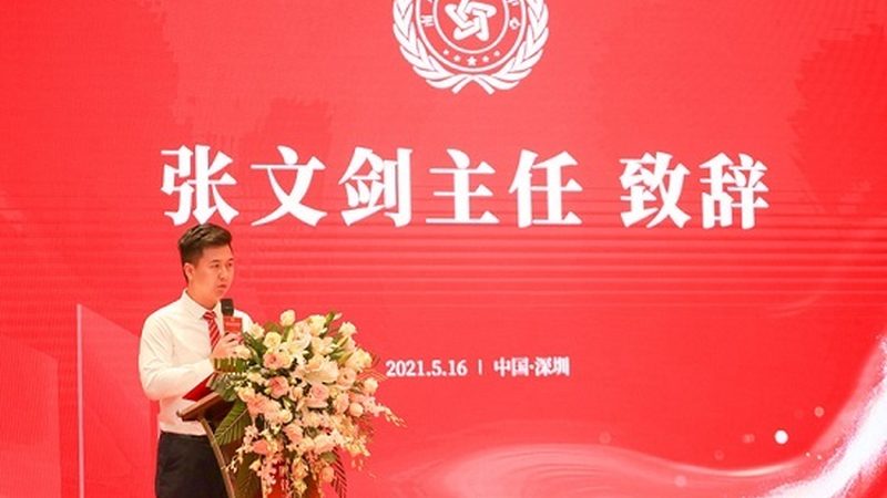小标题：小型纪录片团队的制作优势
